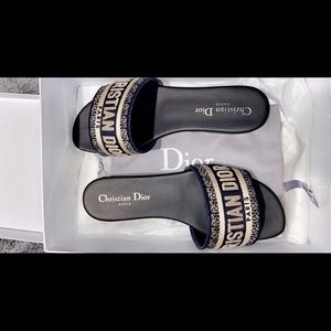 Woman’s Dior Flats